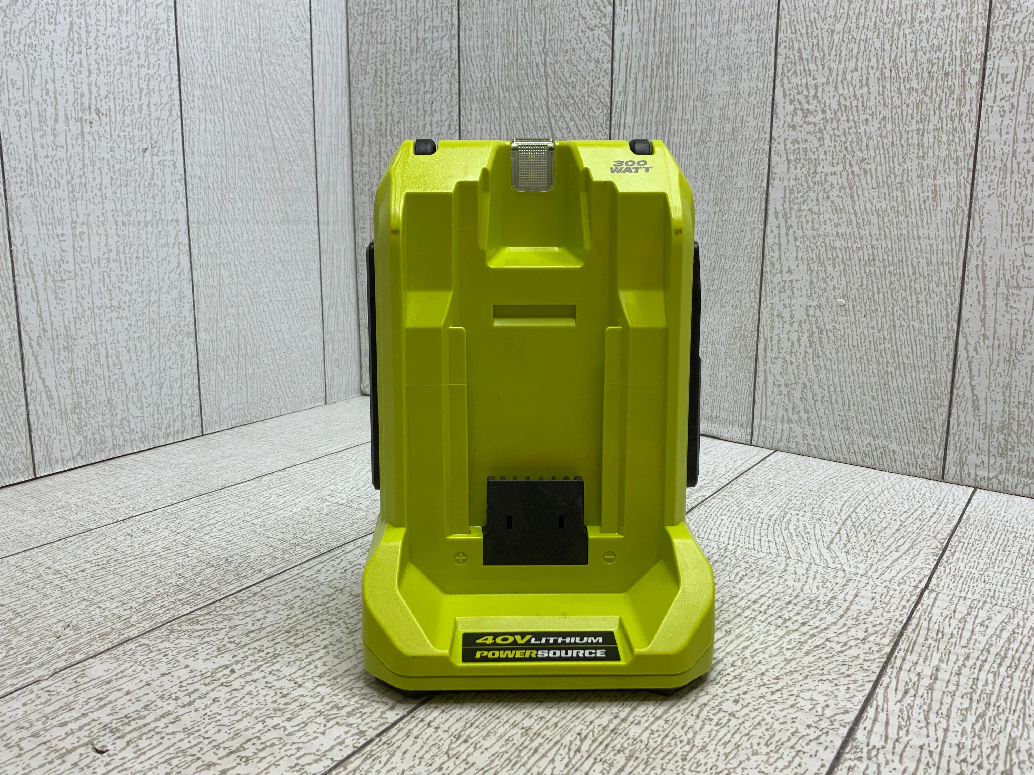 RYOBI RYi300BG 300-Watt Powered Inverter for 40-Volt Battery (8059225702638)